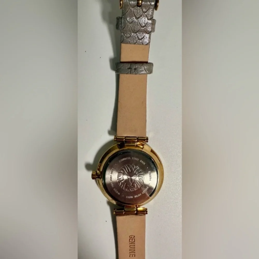 ANNE KLEIN AK GOLD‎ TONE CRYSTAL LIGHT GREY GENUINE LEATHER BRACELET WATCH